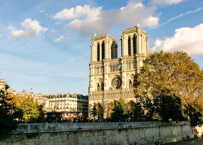 Notre-Dame De Paris Flat By Guestready * Parijs